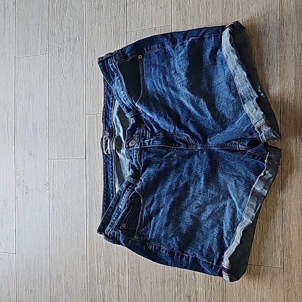 Torrid Mid-Rise Mid Short Size 20